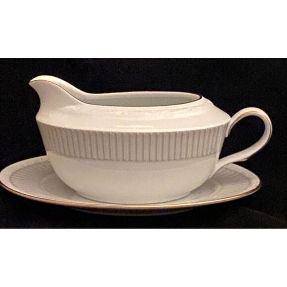 Noritake White Scapes Sheridan Gold Gravy Boat with Liner 2 Pc.